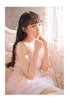 老头边吃奶边弄进去呻吟
